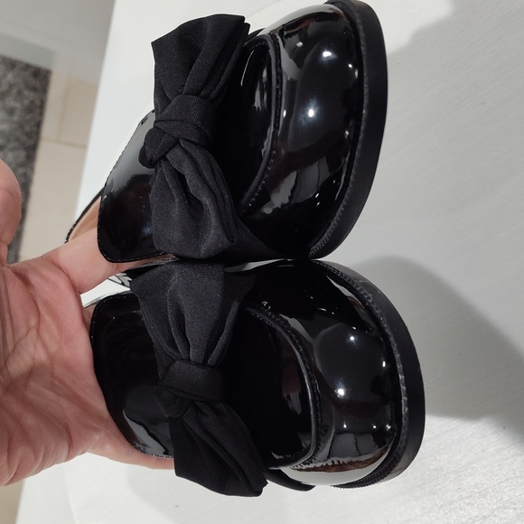 Bandolino Lindio 3 Loafer Black Patent with Bows - Picture 10 of 13